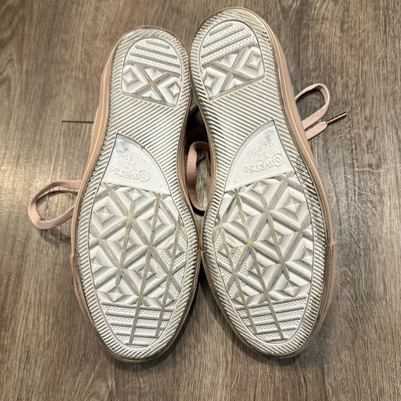 Converse Chuck Taylor Low Top Blush Suede  Sneaker Size 8 - Picture 5 of 6